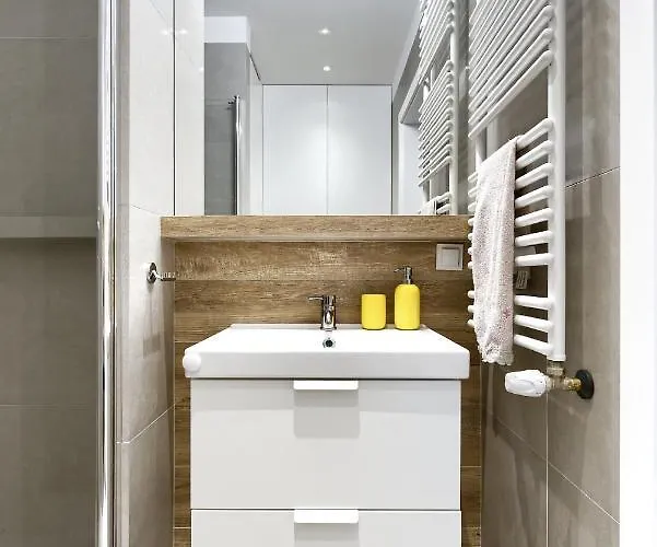 Centre Modern Free Parking